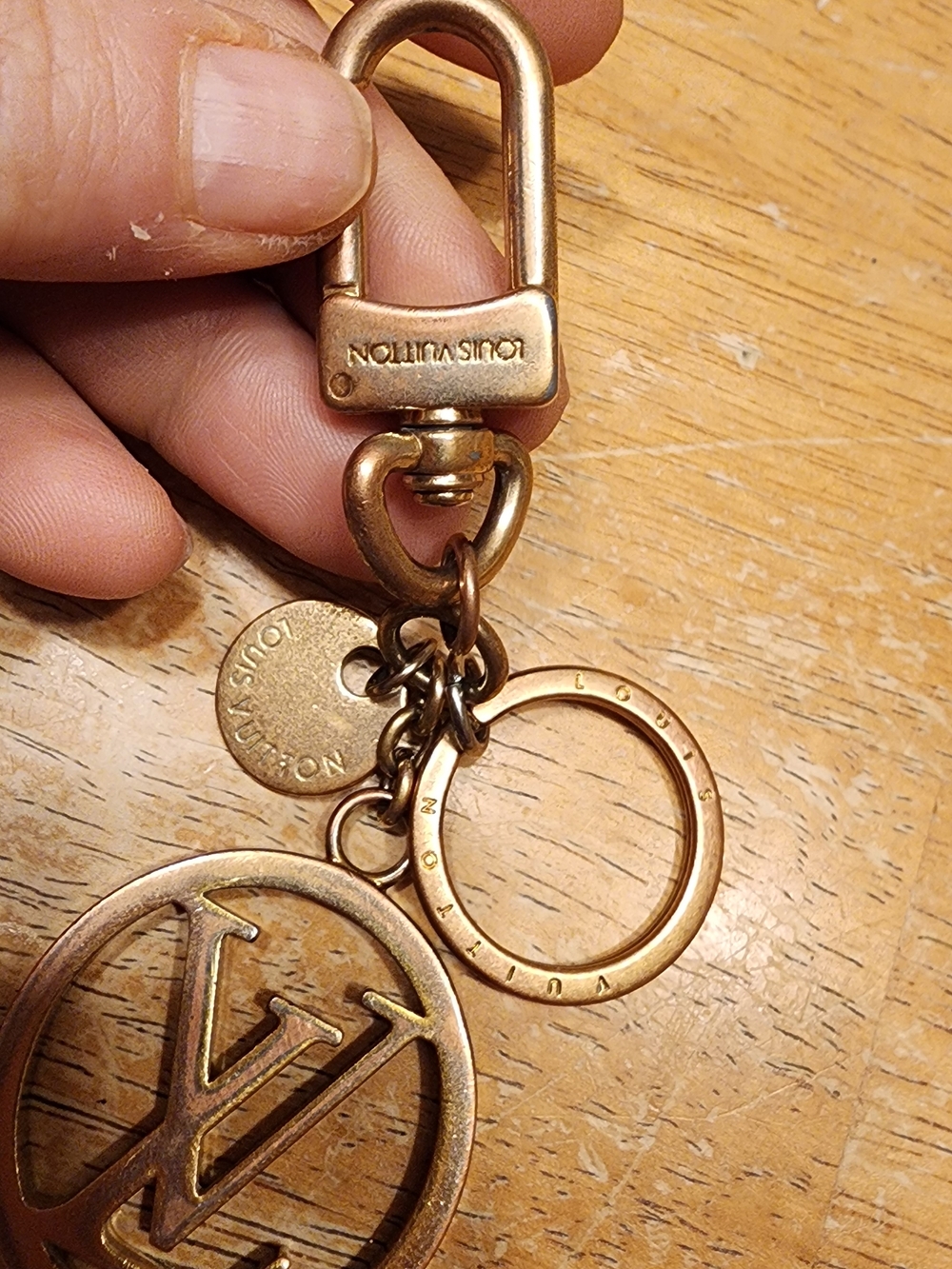 Louis Vuitton LV Circle Charm and Key Holder - Picture 2 of 12